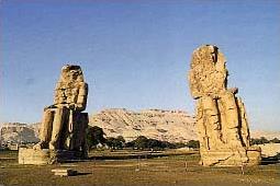 Circuit en Egypte / Ramss / Les colosses de Memnon