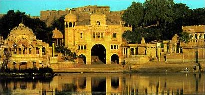 Circuit en Inde / Le Rajasthan / Jaisalmer : le lac de Gadi Sar