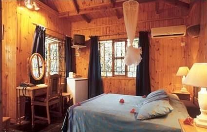 Hotel Château Saint Cloud 2 ** / La Digue / Seychelles