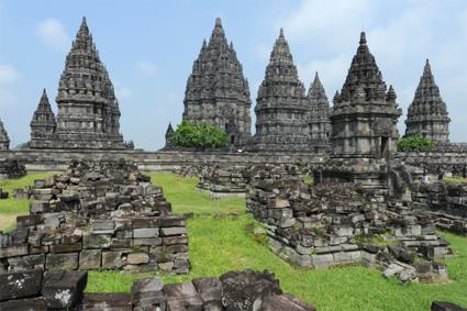 Les Excursions  Jogjakarta / Un temple et des vlos / Java