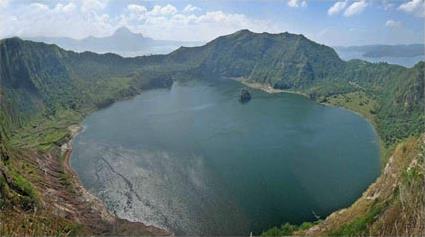 Les Excursions aux Philippines / Volcan et lac de Taal / Philippines