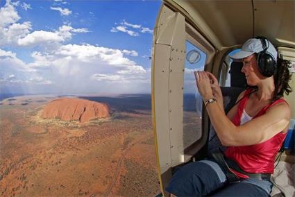 Ayers Rock / Excursions Incontournables / Survol d' Uluru en hlicoptre / Australie
