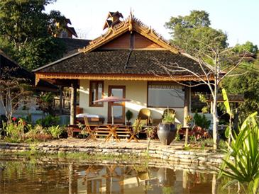 Hotel Inl Lake View Resort 4 **** / Lac Inl / Birmanie