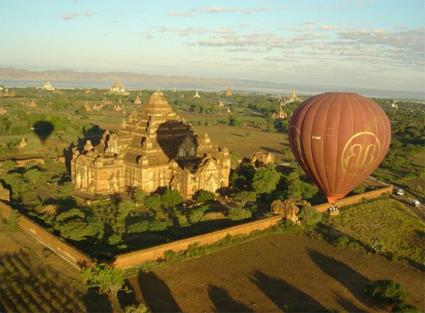 Les Excursions  Pagan / Balloon over Pagan / Birmanie