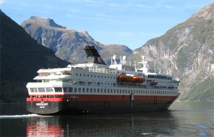 Le Navire MS Nordkapp / L'Express Ctier de Norvge / Norvge