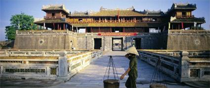 Les Excursions  Hu / Les palais et mausoles des empereurs d'Annam / Vietnam