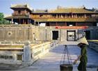 Les Excursions &agrave; Hu&eacute; / Les palais et mausol&eacute;es des empereurs d'Annam / Vietnam