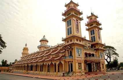 Les Excursions  Saigon / Les tunnels de Cuchi et le temple caodaiste deThay Ninh / Vietnam