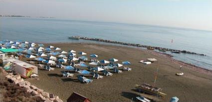 Hotel Club Faros Village 3 *** / Pervolia / Chypre