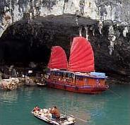 Circuit au Vietnam / Du Mkong au Tonkin / Baie de Halong : la grotte du plican