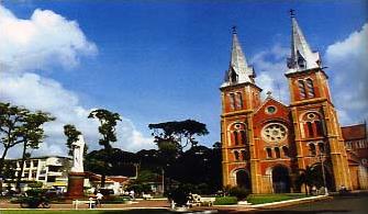 Circuit au Vietnam / Du Mkong au Tonkin / Cathdrale d'Ho Chi Minh