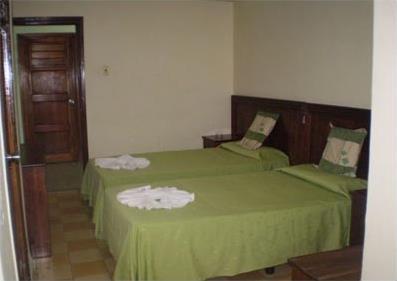 Hotel Colina 2 ** / La Havane / Cuba 