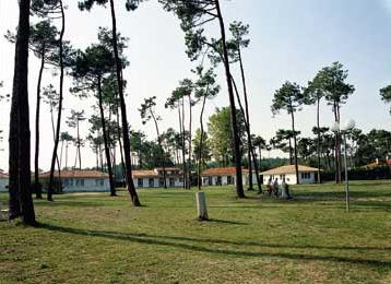 Camping Caravaning Sous les Pins 3 *** / Ronce-les-Bains / Charente-Maritime