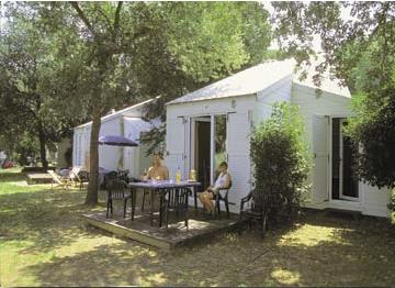 Camping Caravaning Le Bois Fleuri 4 **** / Argels / Languedoc - Roussillon