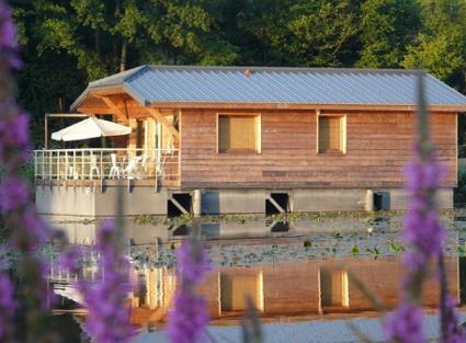 Court S�jour - Week-end / Vivre autrement un habitat lacustre de charme unique en france  / Bourgogne