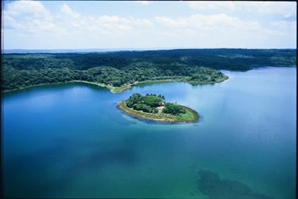 Excursion au Dpart de Flores - Yaxha / Topoxte / Guatemala