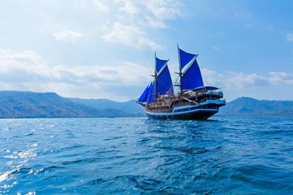 Croisires entre les les de la Sonde / Ombak Putih, de volcans en dragons / Indonsie