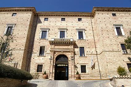 Hotel Castello Chiola 4 **** / Loreto Aprutino / Les Abruzzes