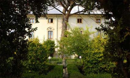 Hotel Villa Dragonetti 4 **** / Paganica-L'Aquila / Les Abruzzes