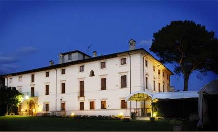 Hotel Villa Dragonetti 4 **** / Paganica-L'Aquila / Les Abruzzes
