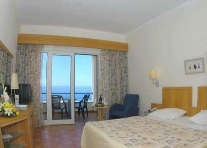 Hotel Calheta Beach 4 **** / Calheta / Madre