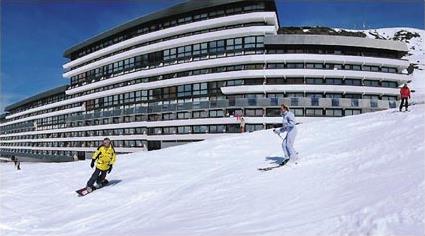 Hotel Club du Soleil Pierre Blanche 2 ** / Les Menuires / Savoie