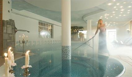 Spa Autriche / Wellnesshotel Schwarzbrunn 4 **** Sup. / Stans / Autriche