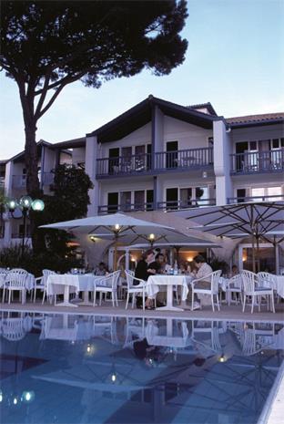 Complexe Hotelier Serge Blanco / Hotel Serge Blanco 3 *** / Hendaye / France