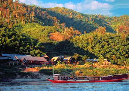 Les Circuits au Laos Mkong Nord / La traversire du Mkong / Laos