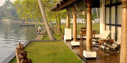 Hotel Privacy at Sanduary Bay 3 *** / Kannankara / Le Kerala