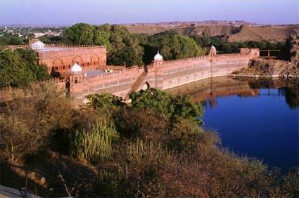 Hotel Balsamand Lake Palace 4 **** / Jodhpur / Rajasthan