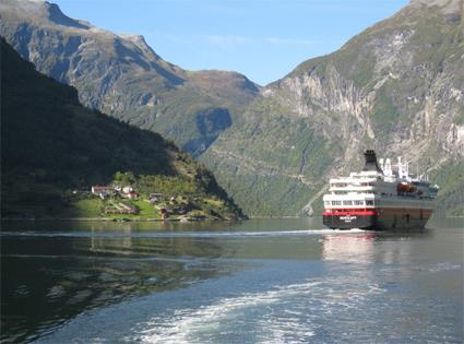 Le Navire MS Nordkapp / L'Express Ctier de Norvge / Norvge