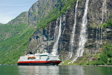 Le Navire MS Polarlys / L'Express Ctier de Norvge / Norvge