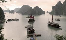 Vacances dans la Baie d' Halong / Vietnam