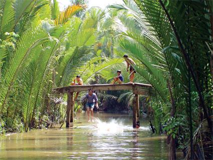 Vietnam au fil de l'eau /  Mkong for two / Vietnam