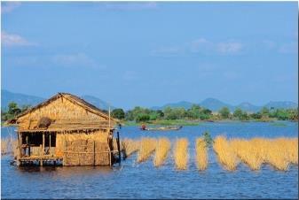 Vietnam au fil de l'eau / Un Steamer au fil du Mkong / Vietnam