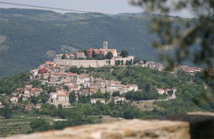 Croatie/ Location de vacances 4 **** / Motovun-Meloni / Rgion de l' Istrie